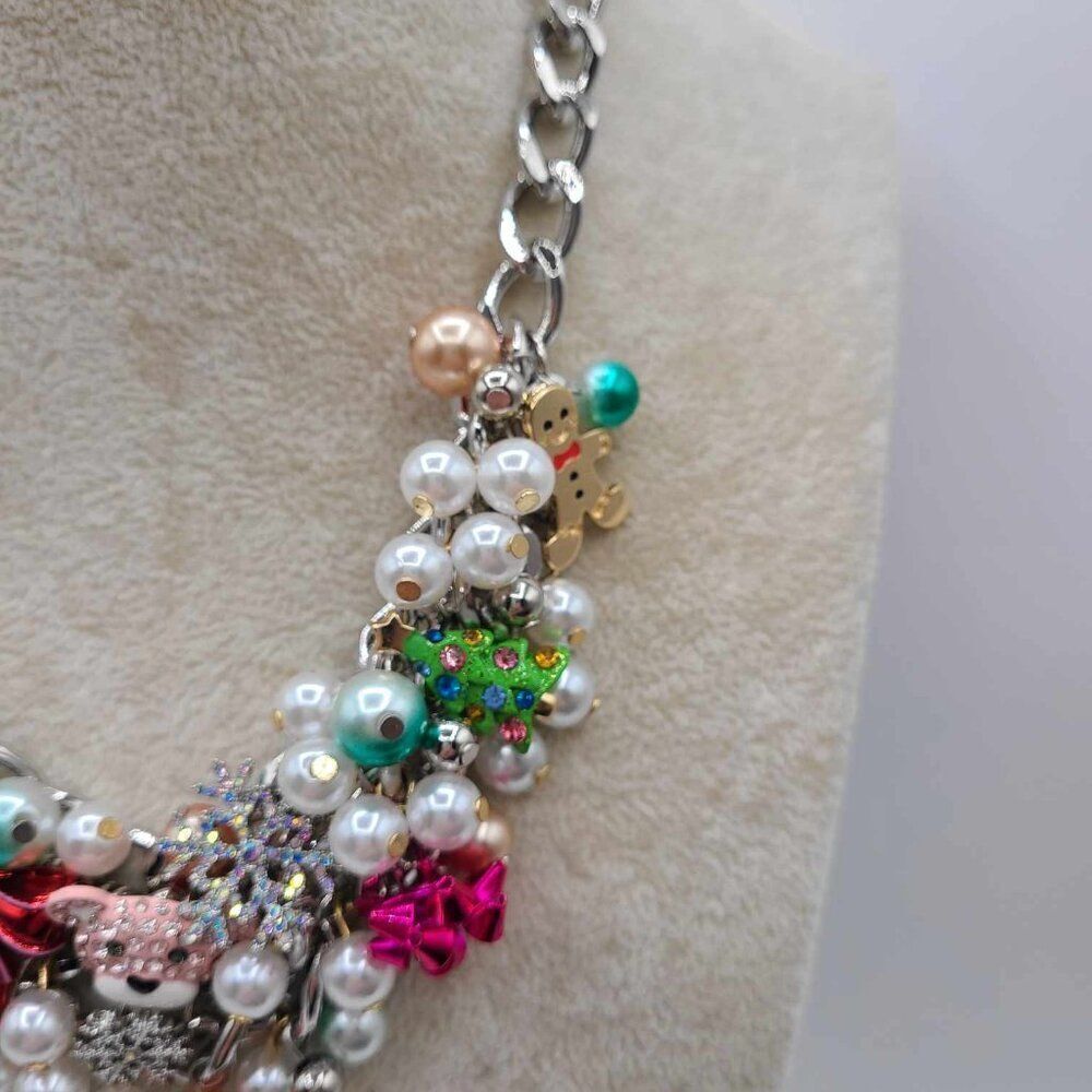 Betsey Johnson Christmas Silver Tone Charm Pearl Statement Necklace NWT! - Picture 7 of 11